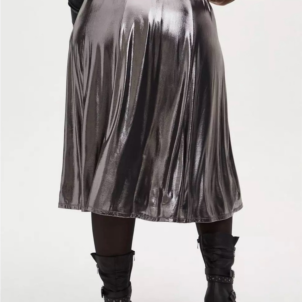 Torrid Metal Grey Liquid Shine Midi Skirt, Size 2, Women’s 2X - 18/20 - Picture 4 of 9